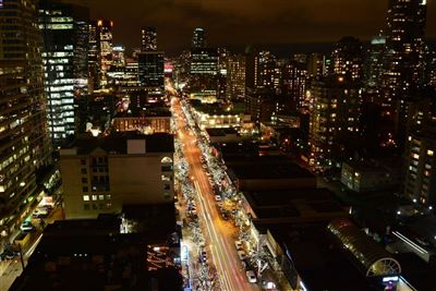 Robson Street bei Nacht